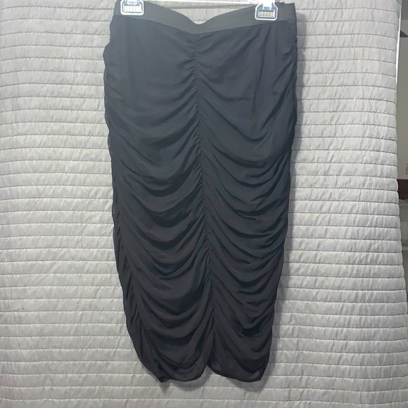 Forever 21 ruched skirt - Picture 1 of 3